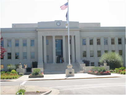 Front view of Linn County Courthouse